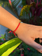 Hilo Rojo con Medalla San Benito Minimalista