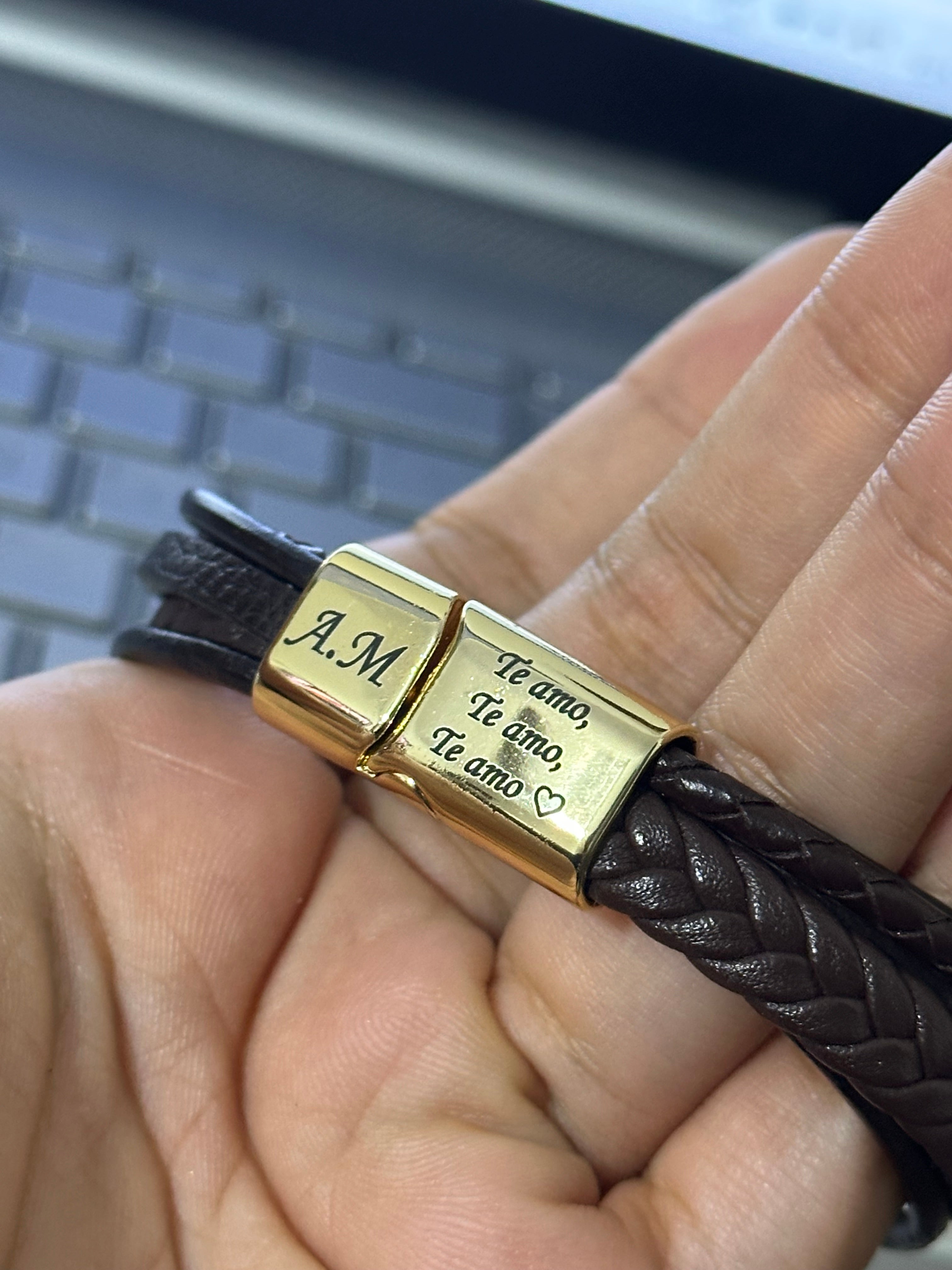 Pulsera Golden - Con cierre personalizado con nombre, frase, fecha,o imagen 🌟