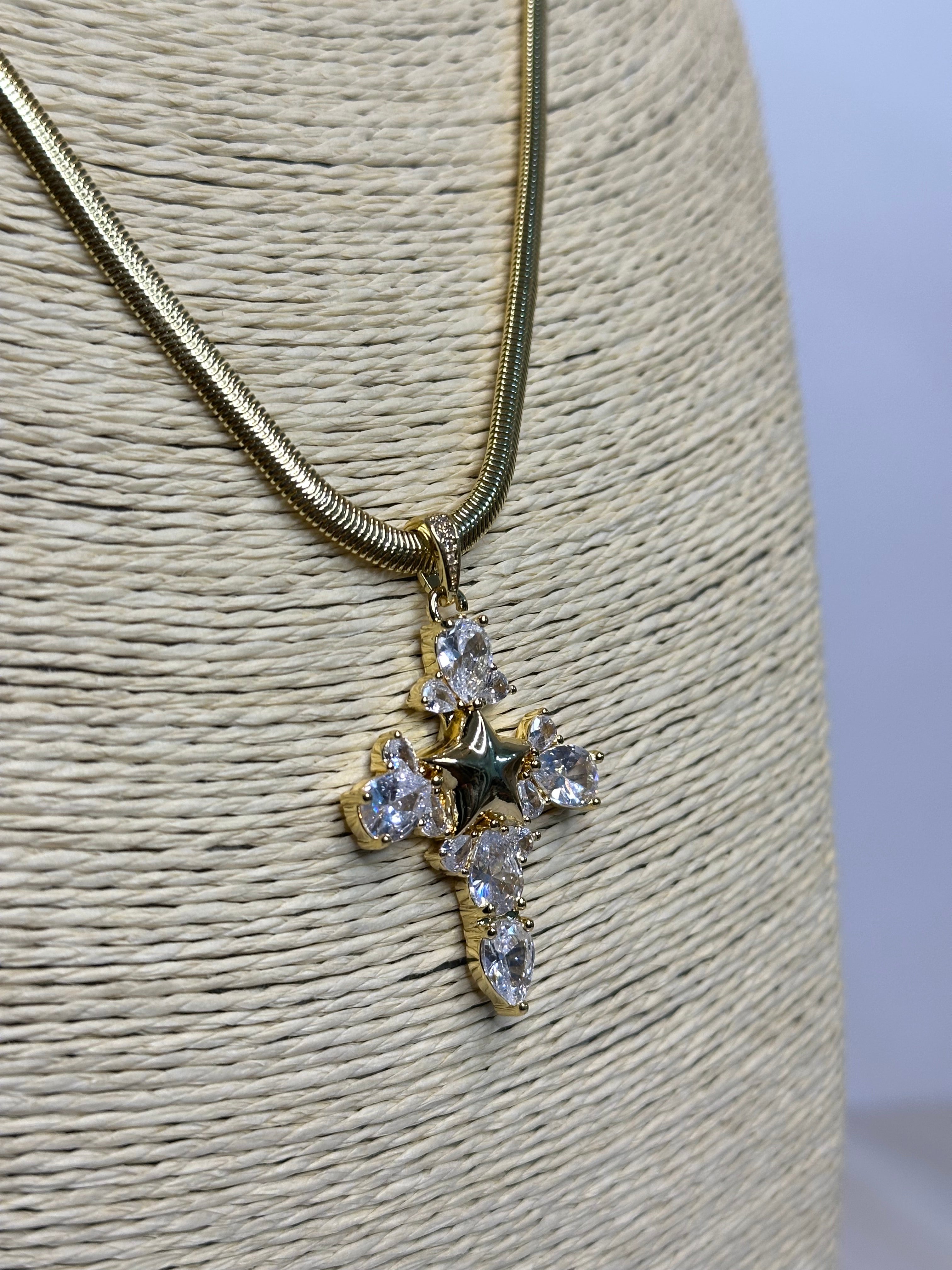 Collar Cruz y Estrella