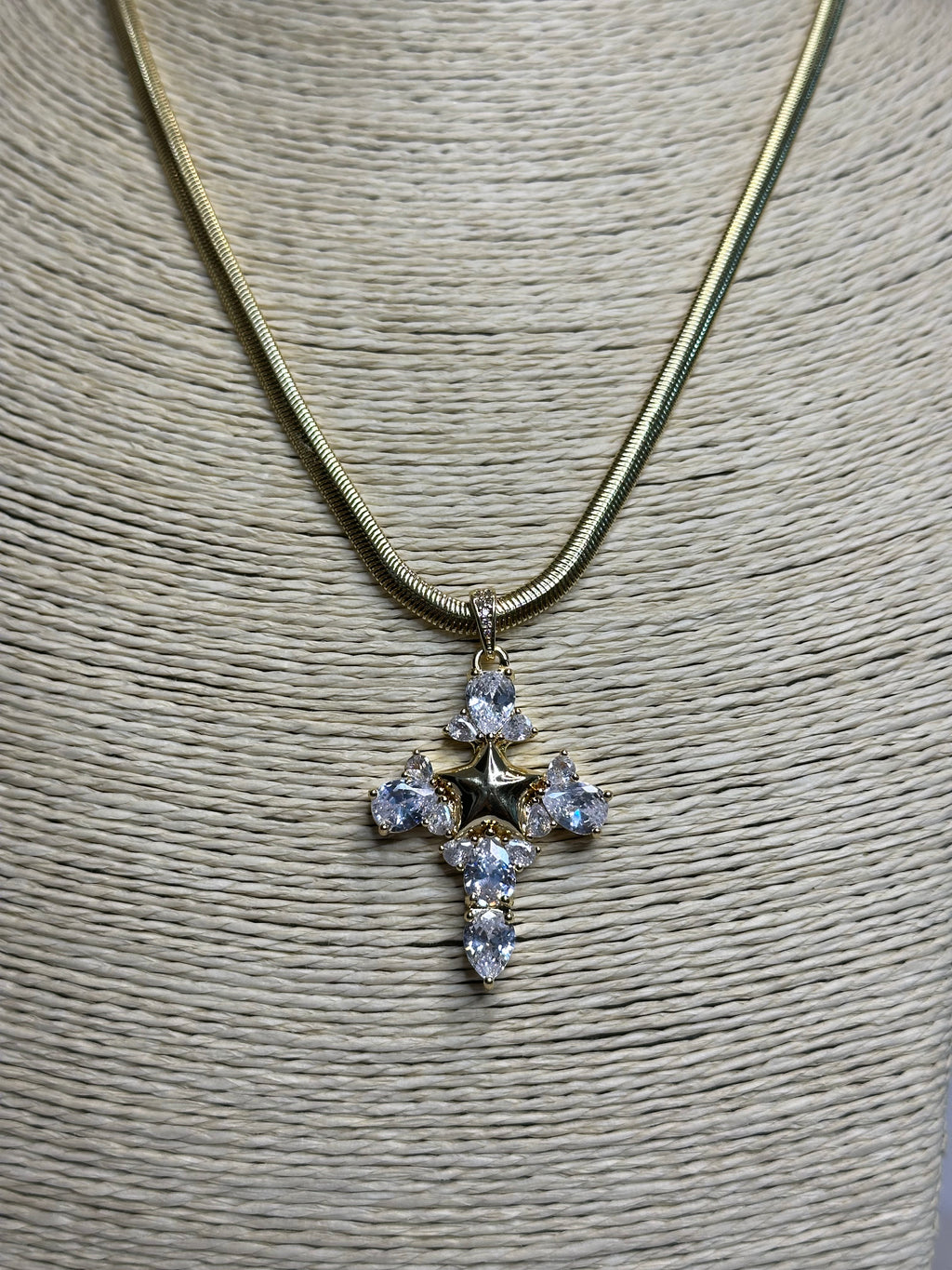 Collar Cruz y Estrella
