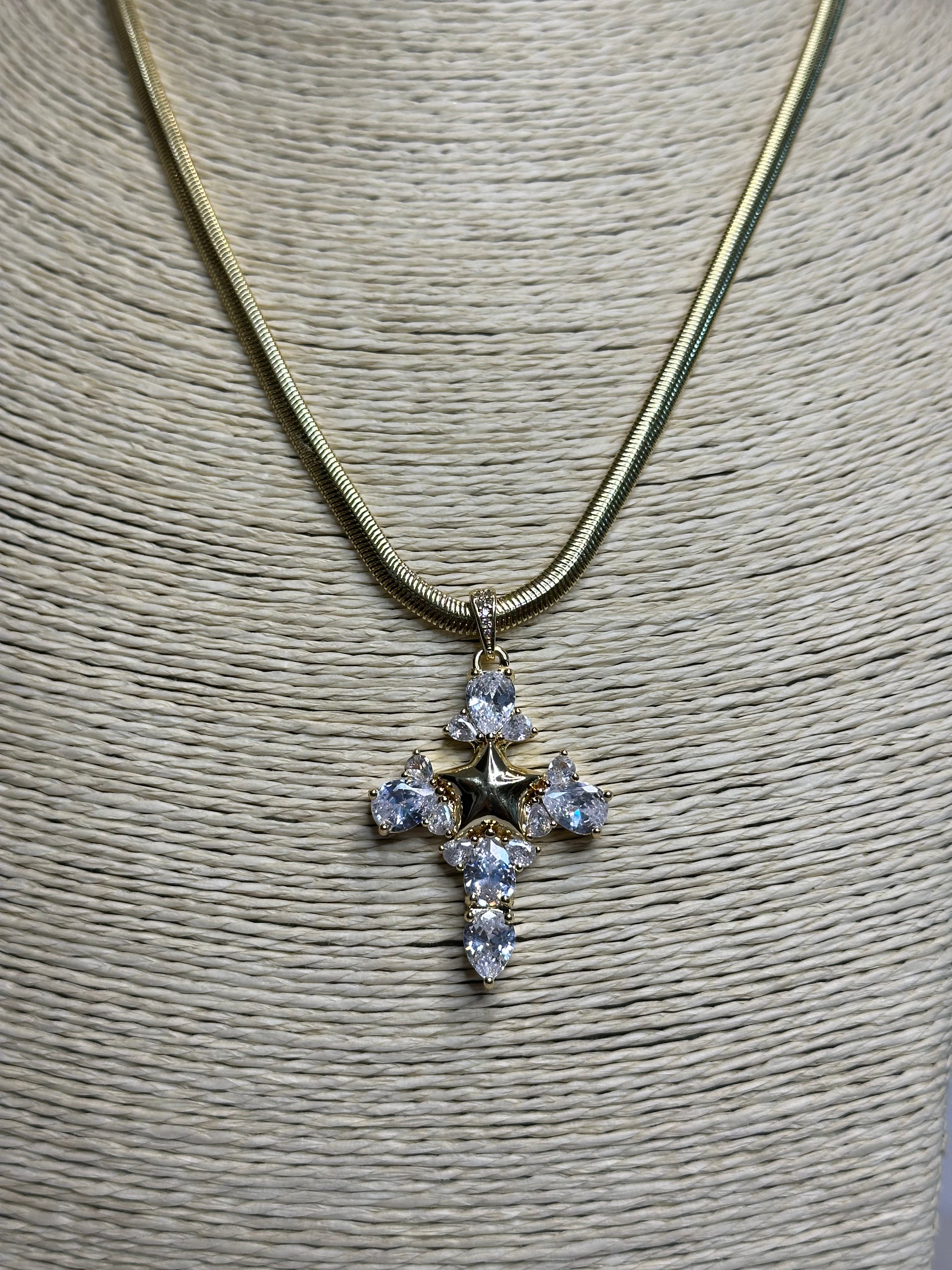 Collar Cruz y Estrella