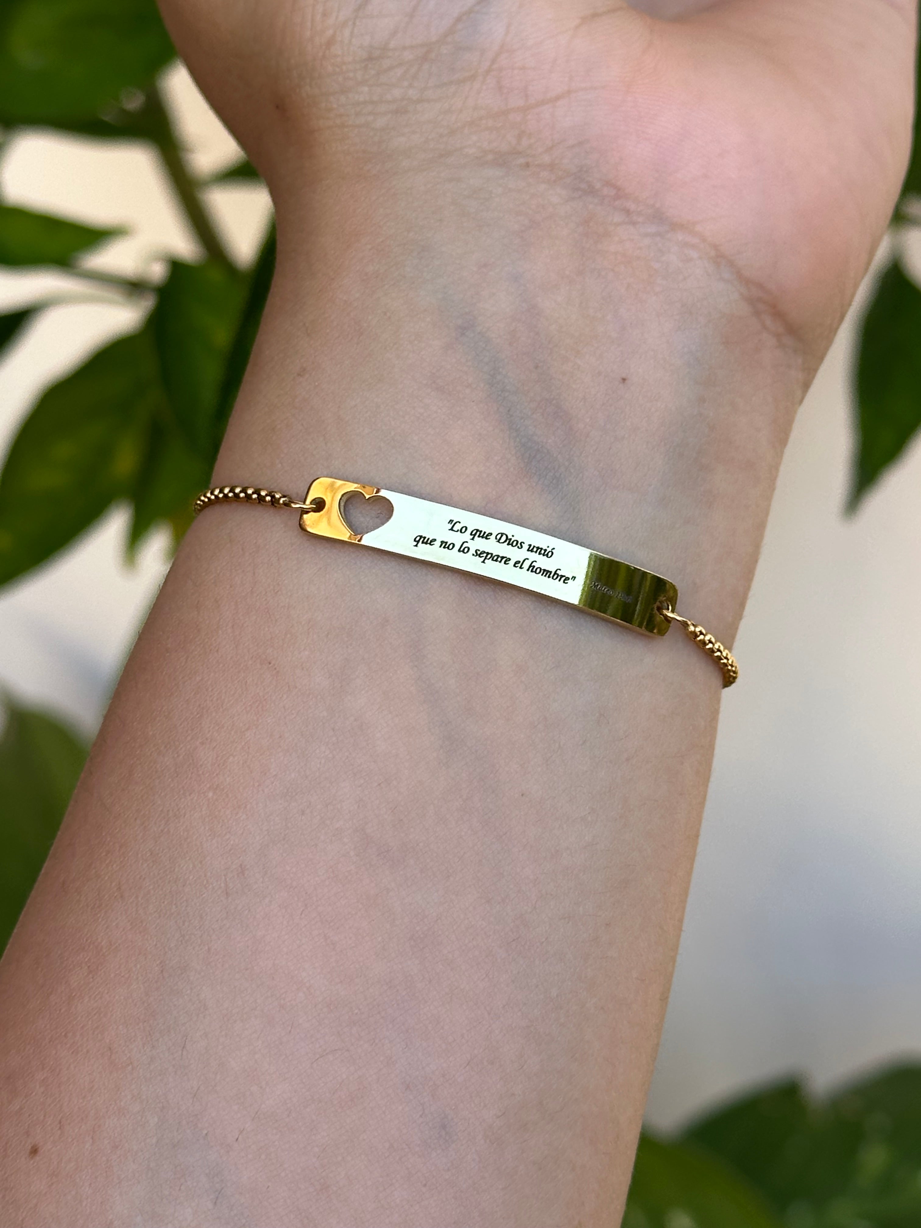 Pulsera con Placa y Corazón - Letras y/o Fotograbado