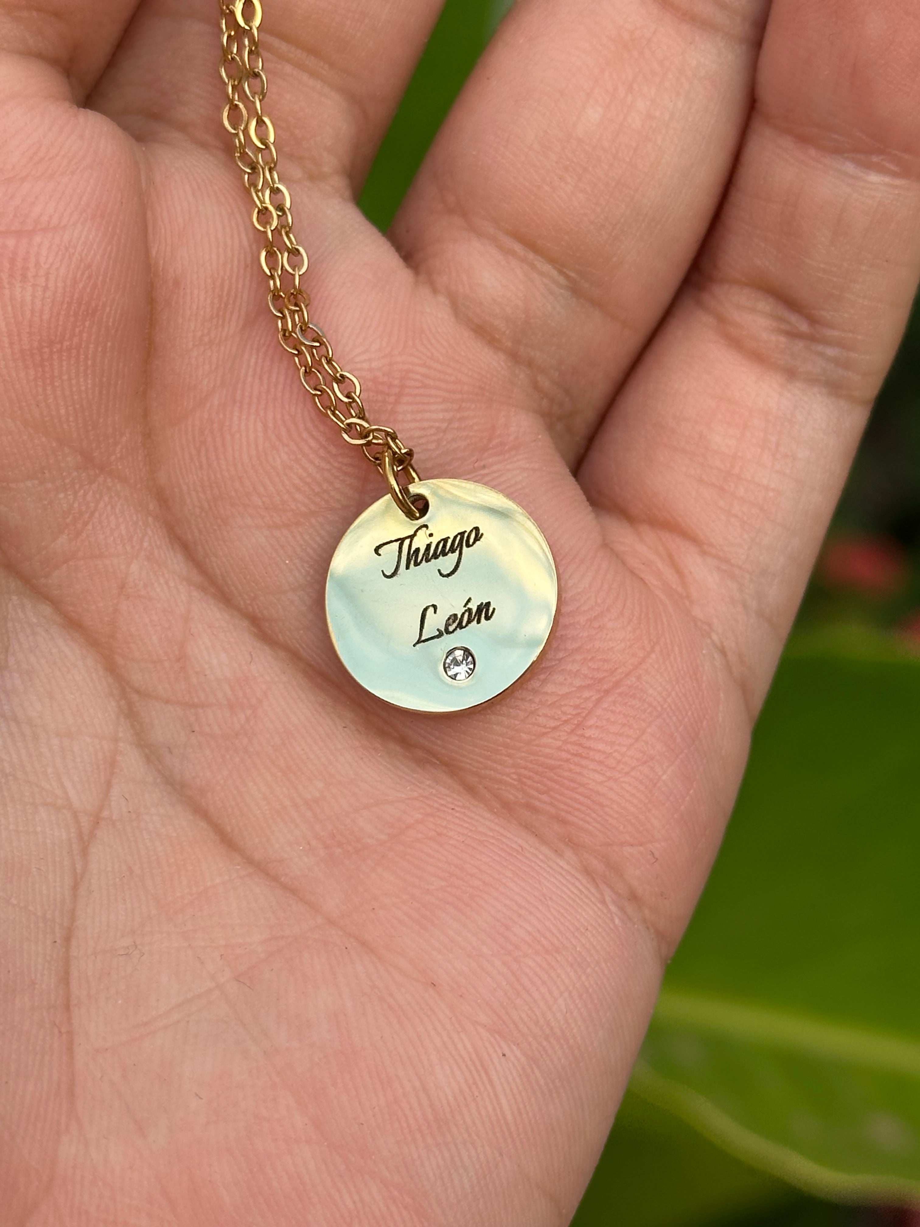 Hermoso Collar con Colgante Circular y Circonia - Letras y/o Fotograbado