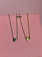 Collar con Dije de Flor - Letras