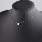 Collar con Dije de Flor - Letras