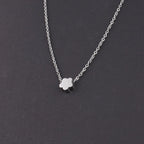Collar con Dije de Flor - Letras
