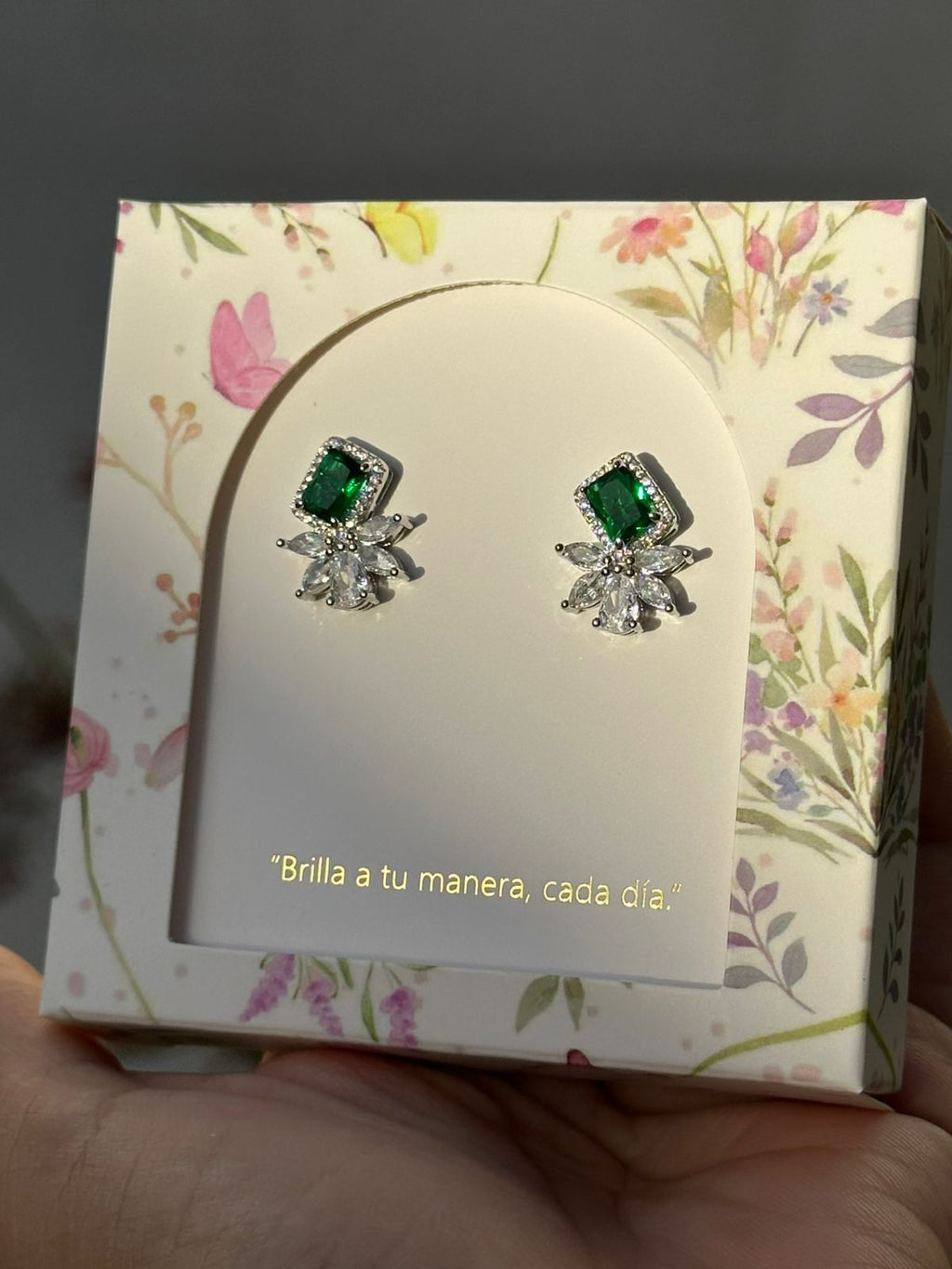 Aretes Básicos con Cristal Verde
