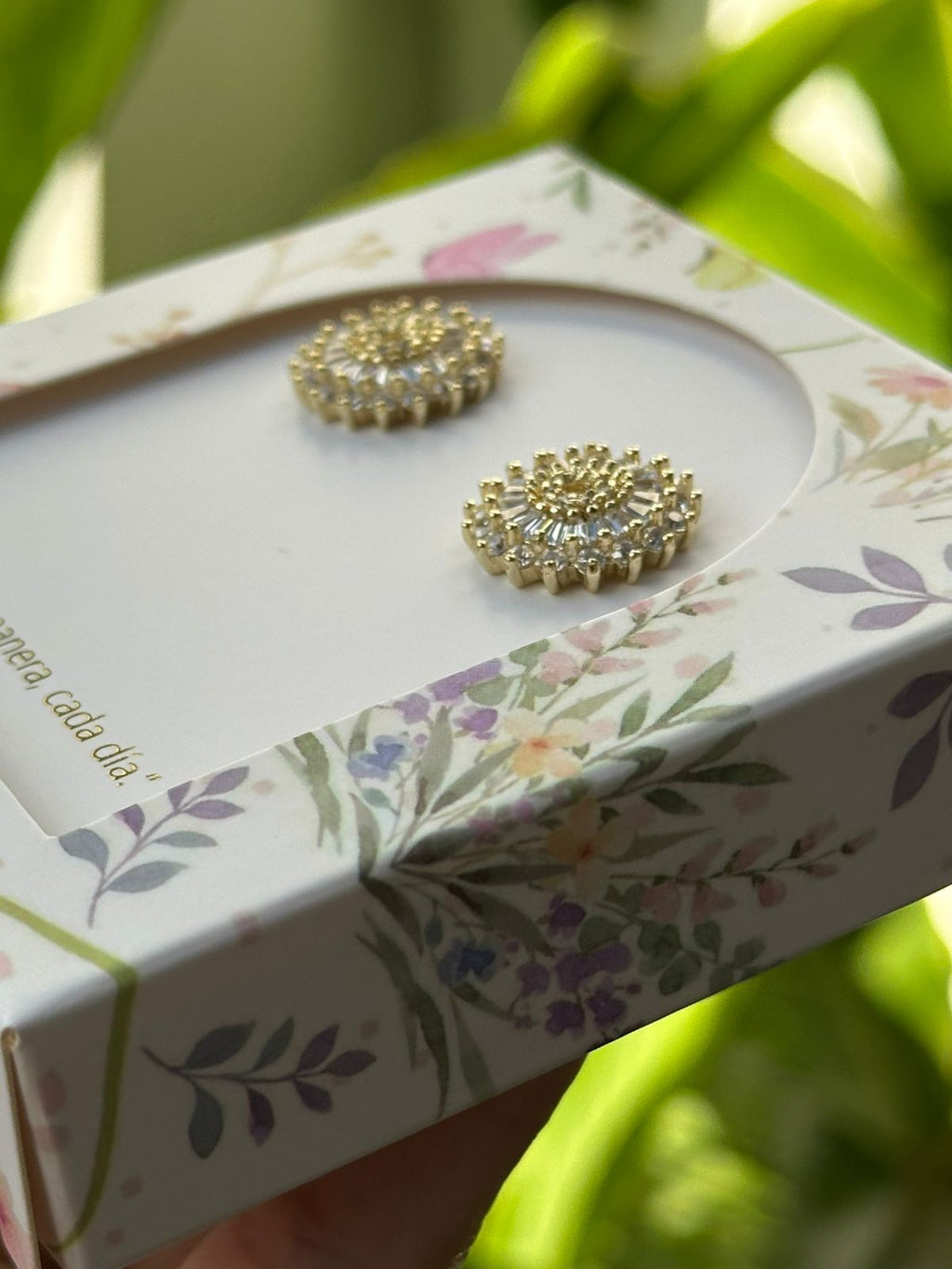 Aretes Esenciales Multicirconias Blancas