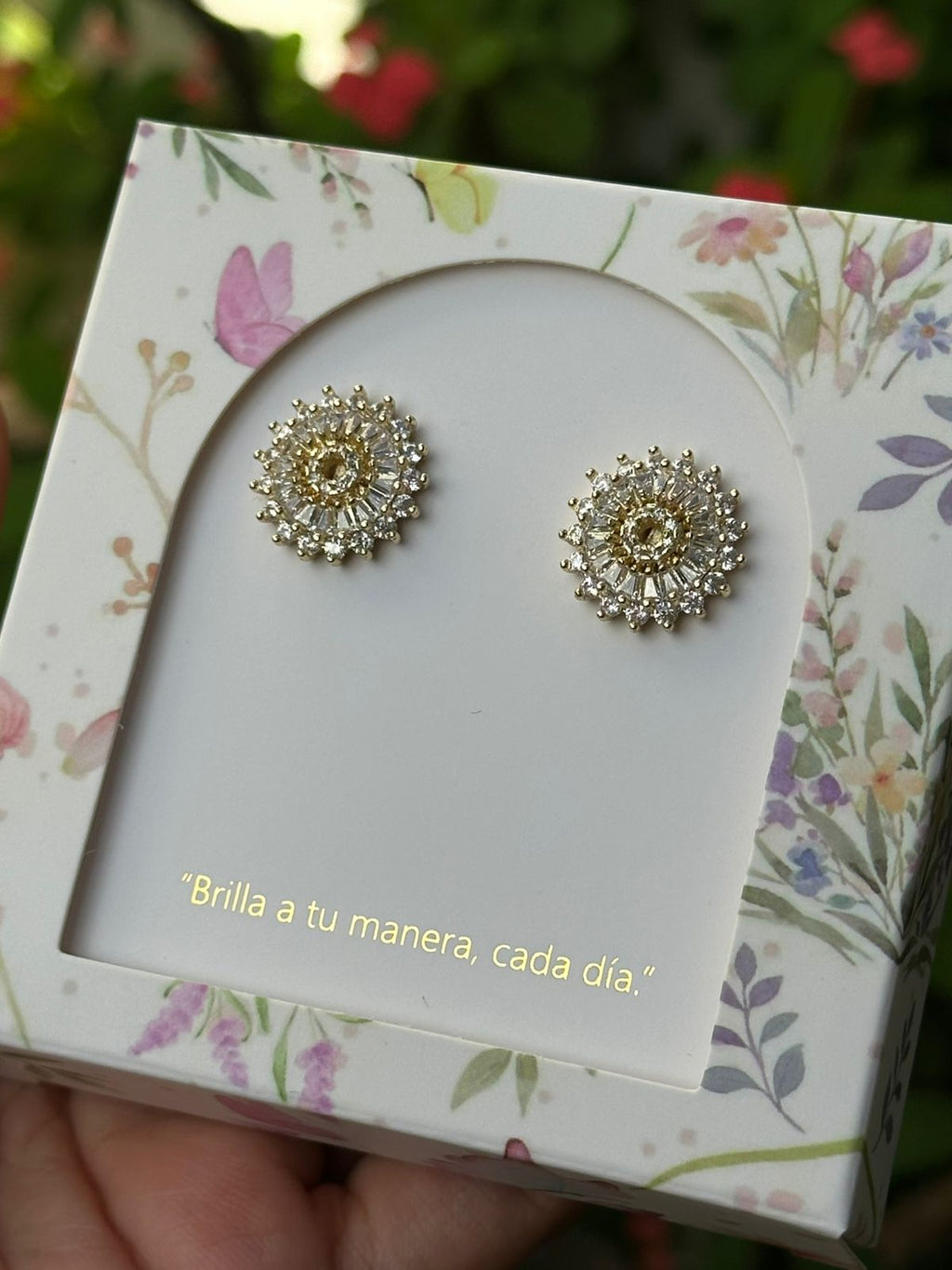 Aretes Esenciales Multicirconias Blancas