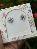 Aretes Esenciales de Flor con Centro Verde