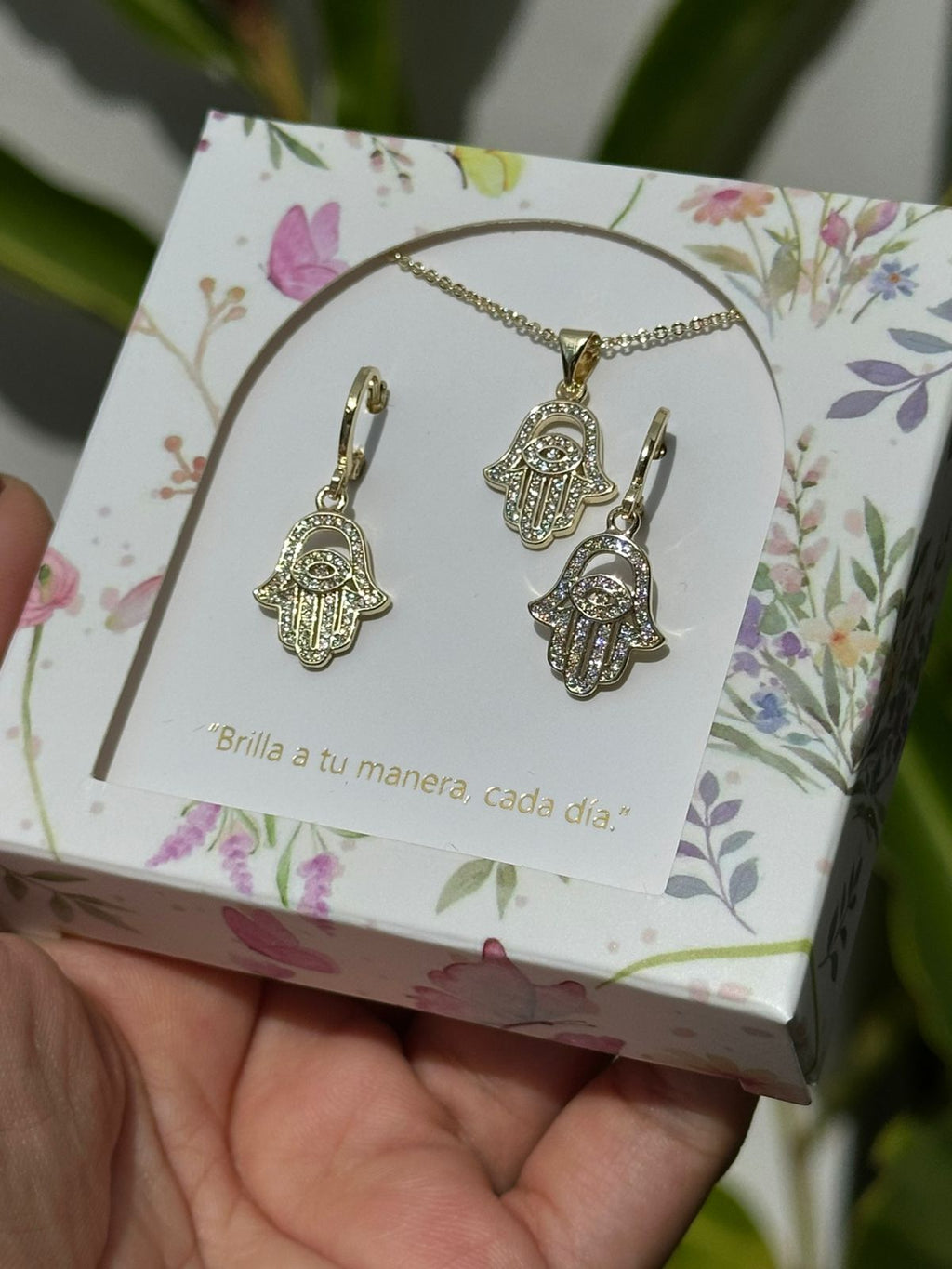 Juego de Aretes + Cadena de Mano de Fátima
