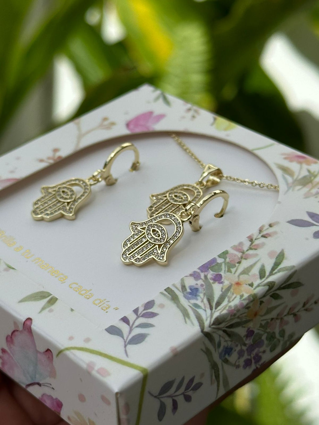 Juego de Aretes + Cadena de Mano de Fátima