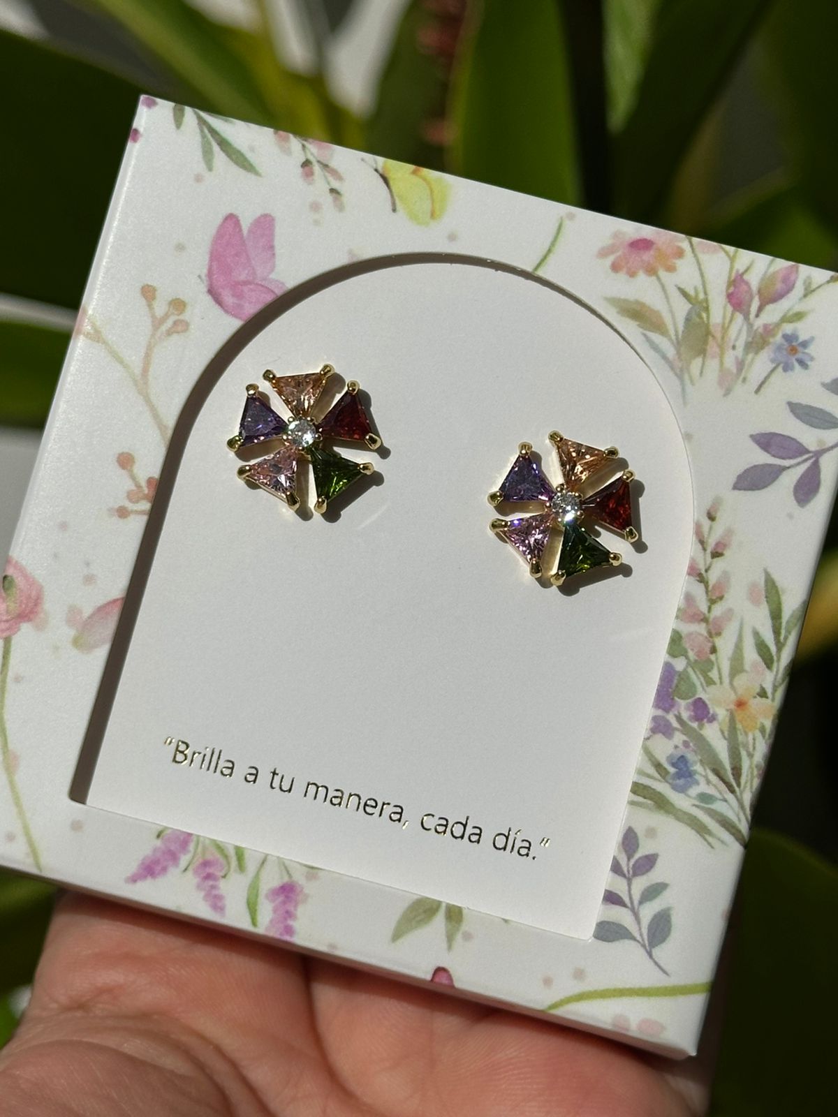 Aretes Esenciales Abanico Multicolor
