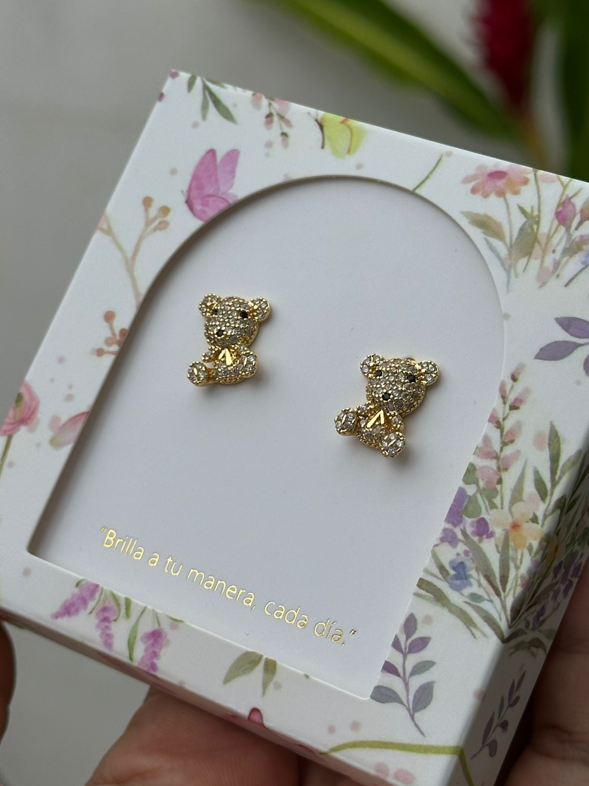 Aretes de Oso Brillante