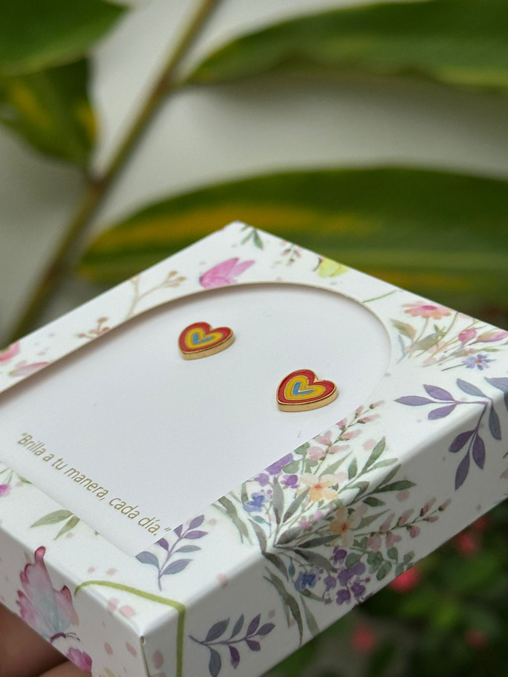 Aretes Esencial Corazón Arcoíris