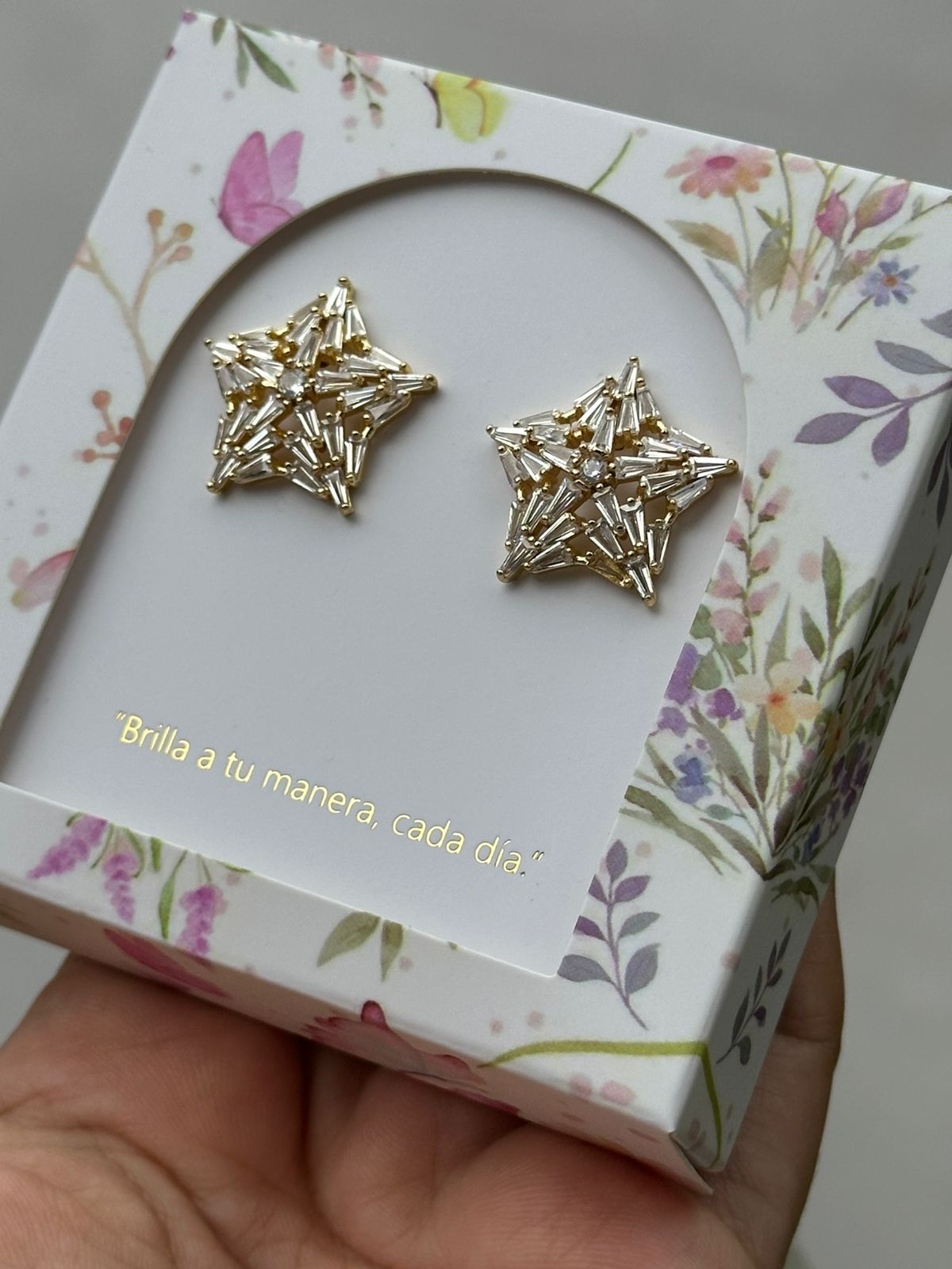 Aretes Esenciales Estrella Grande Circonia Blanca