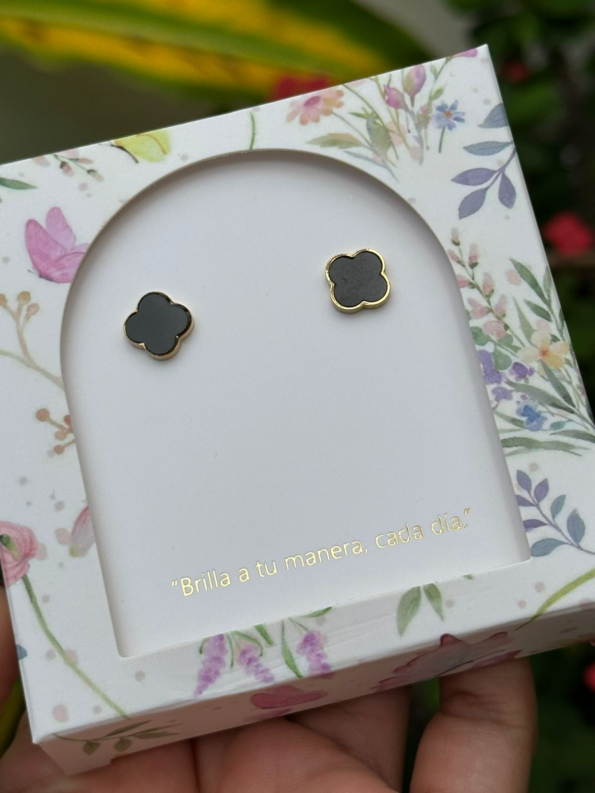 Aretes Esencial Van Cleef Negro