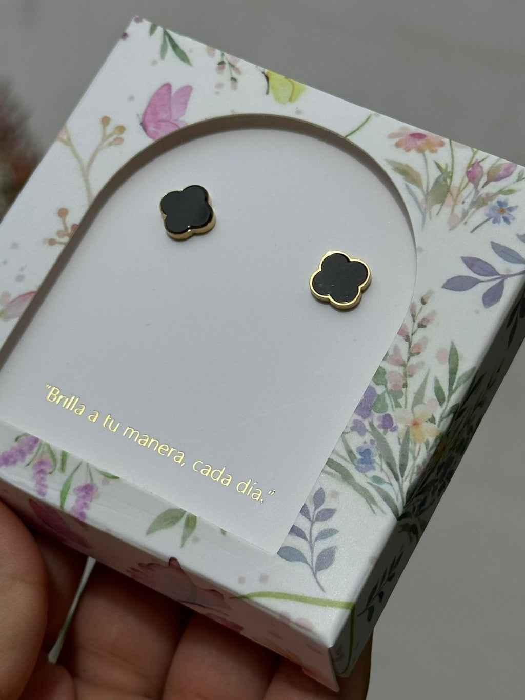 Aretes Esencial Van Cleef Negro